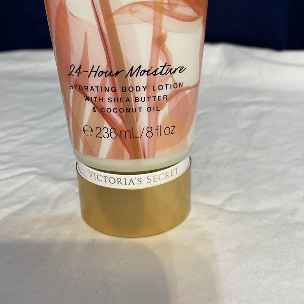 Victoria’s Secret 24 hour moisture lotion 8 oz coconut milk & rose  calm NWT - Picture 3 of 5